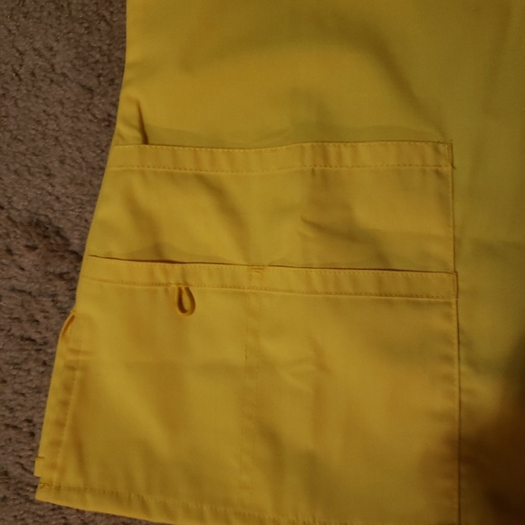 💛Scrub top💛 - Picture 4 of 4